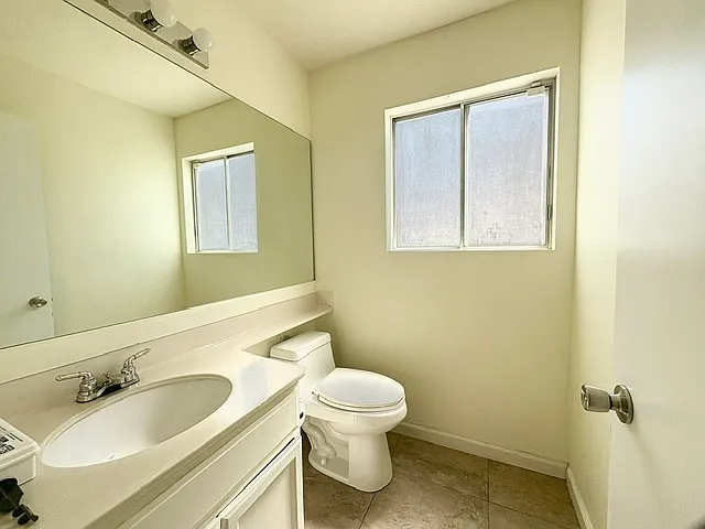 2344 Langhorn St — Photo 10
