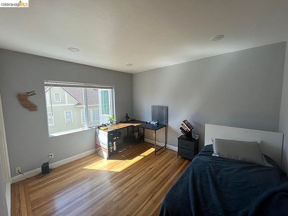 2nd image of 2554 Virginia St