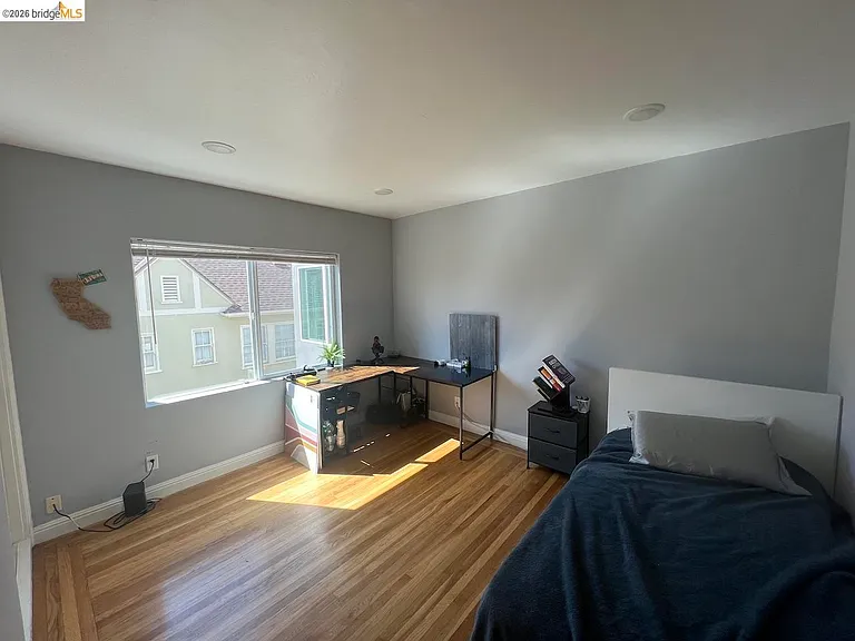 2554 Virginia St — Photo 3