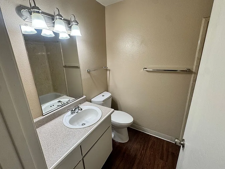 Acacia Apartments — Photo 47