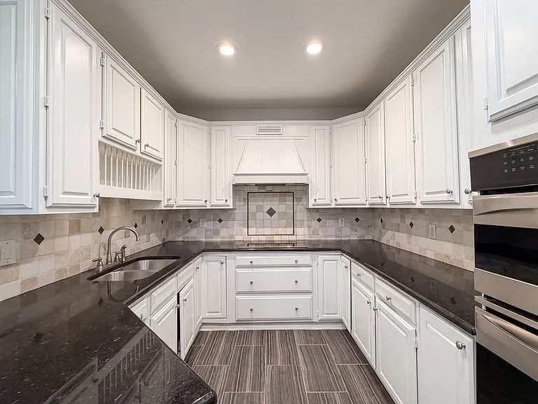 7708 Windmere Ct — Photo 8