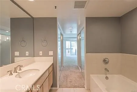 200 Pacific Coast Hwy — Photo 18
