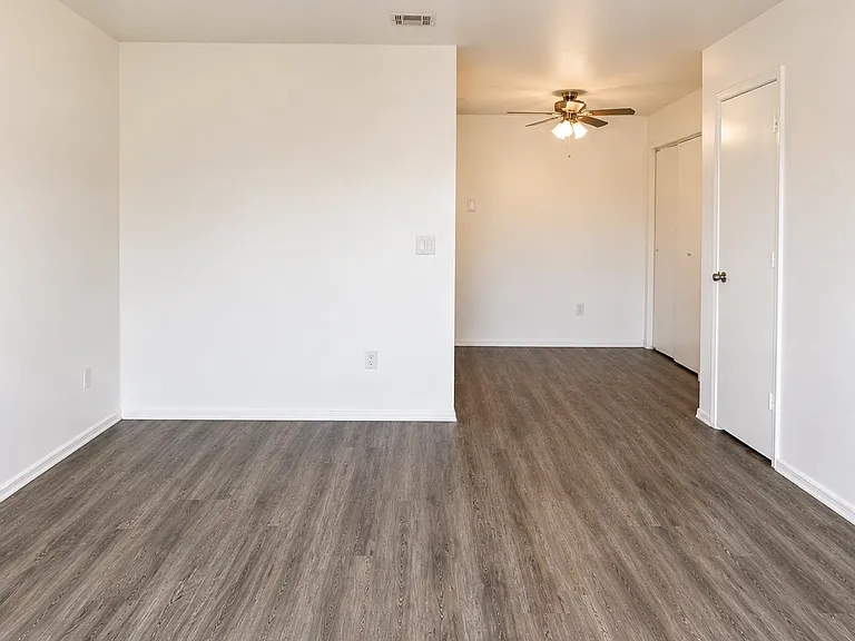 Cape Cod Apartments — Photo 14