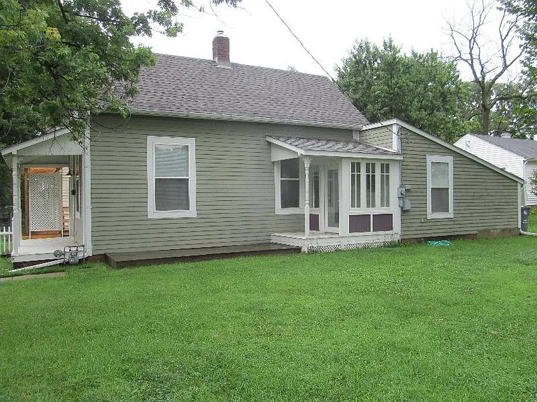 945 Olive St — Photo 2
