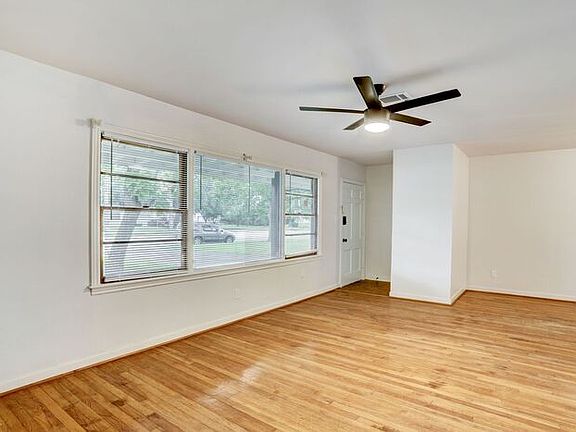 3rd image of 926 19th Ave N