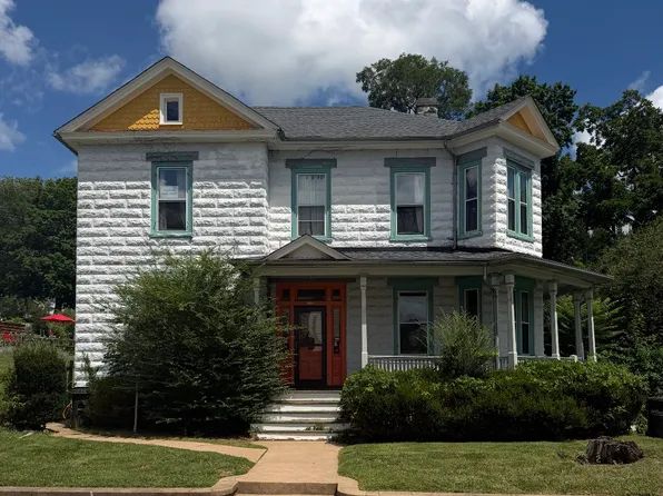 317 N Market St Unit 1, Staunton, VA 24401