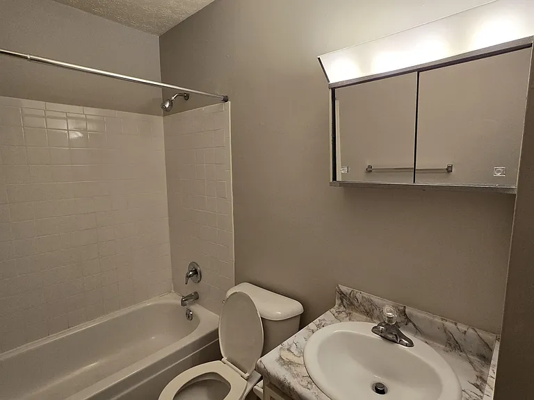Bon Air Apartments — Photo 5