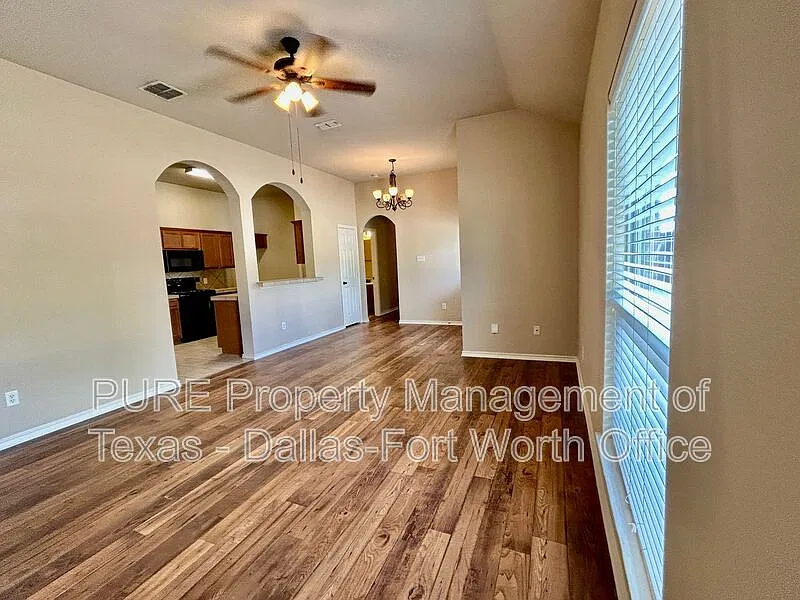 3 bed, 2.0 bath, 1196 sqft, $1,850 — Photo 4