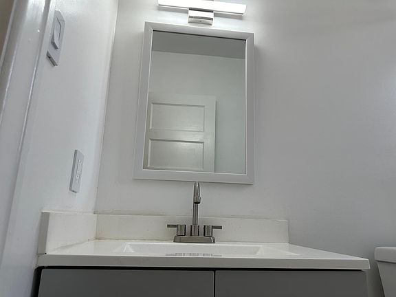 5th image of 5707 N Woodstock St