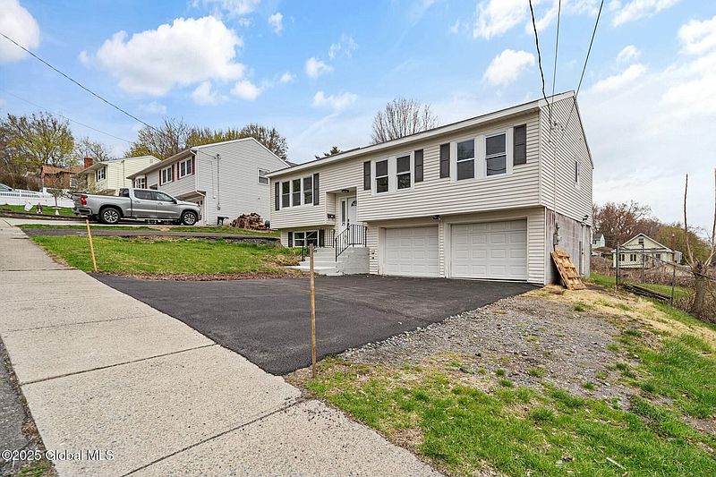 3rd image of 29 Wolfert Avenue