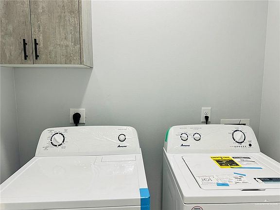 4th image of 1018 N Clarence Ave #4