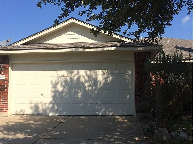 14902 Snelling Dr — Photo 2