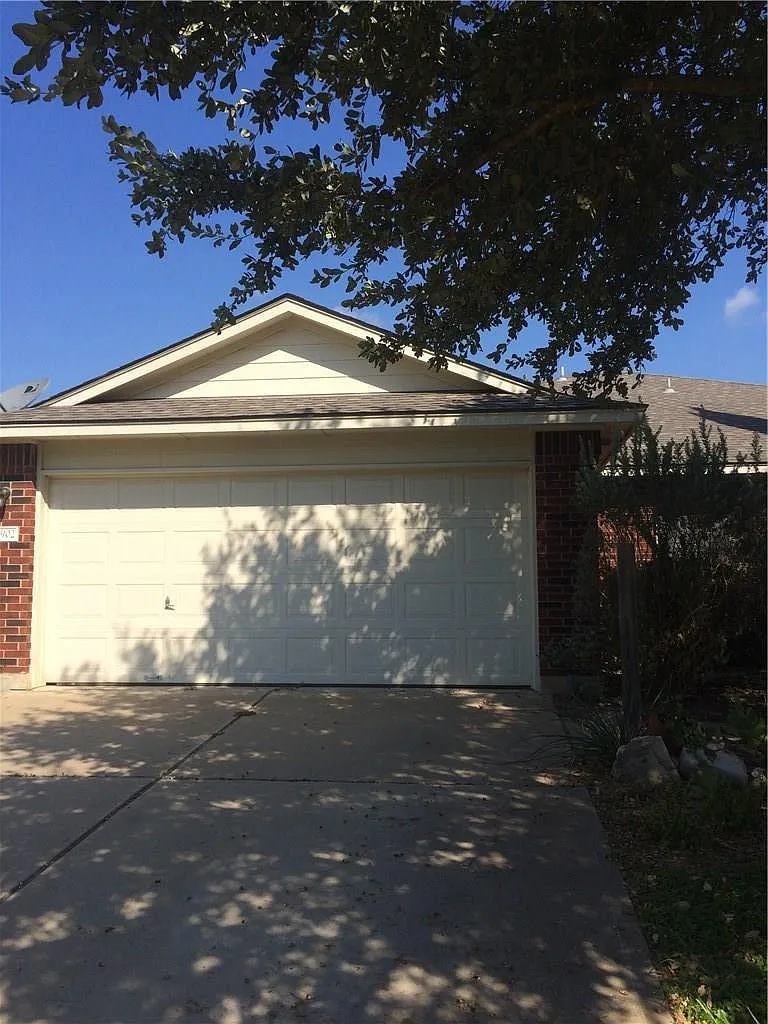 Building Photo - 14902 Snelling Dr