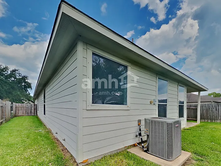 6733 River Ridge Ln — Photo 16