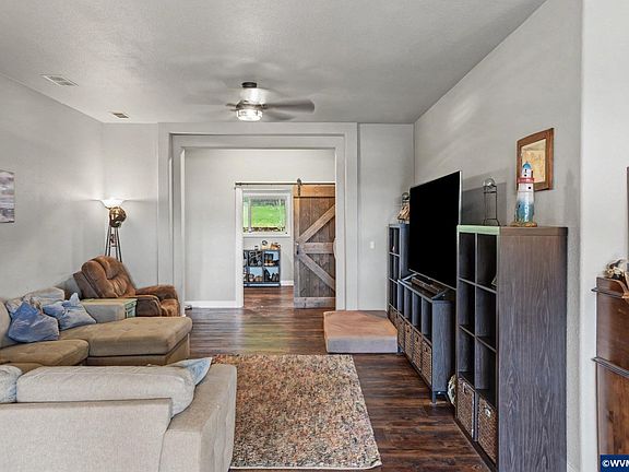 5th image of 16310 Oakdale Rd