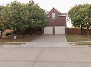 1037 Lindstrom Dr, Fort Worth, TX 76131