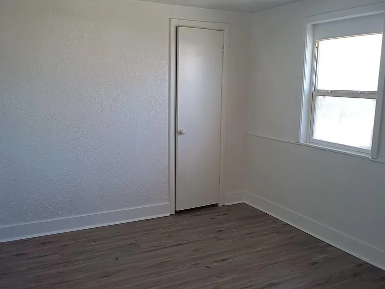 1020 S Broadway St — Photo 6