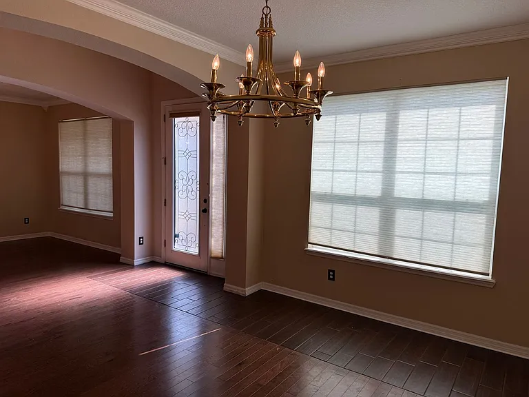 2478 Linkwood Ave — Photo 4