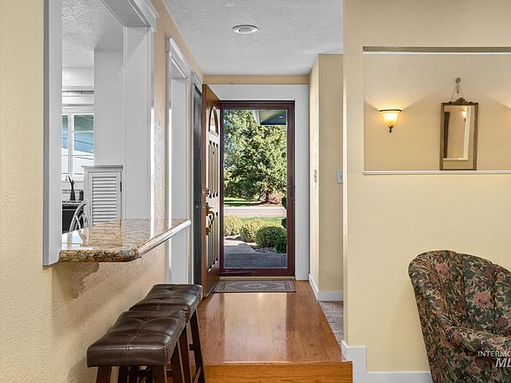 5th image of 11841 W Tioga St