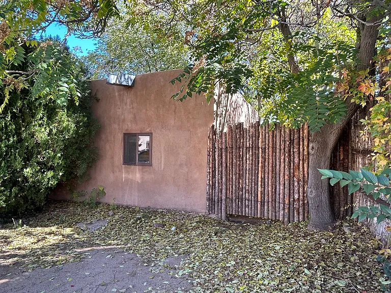 945 Agua Fria St #B — Photo 17