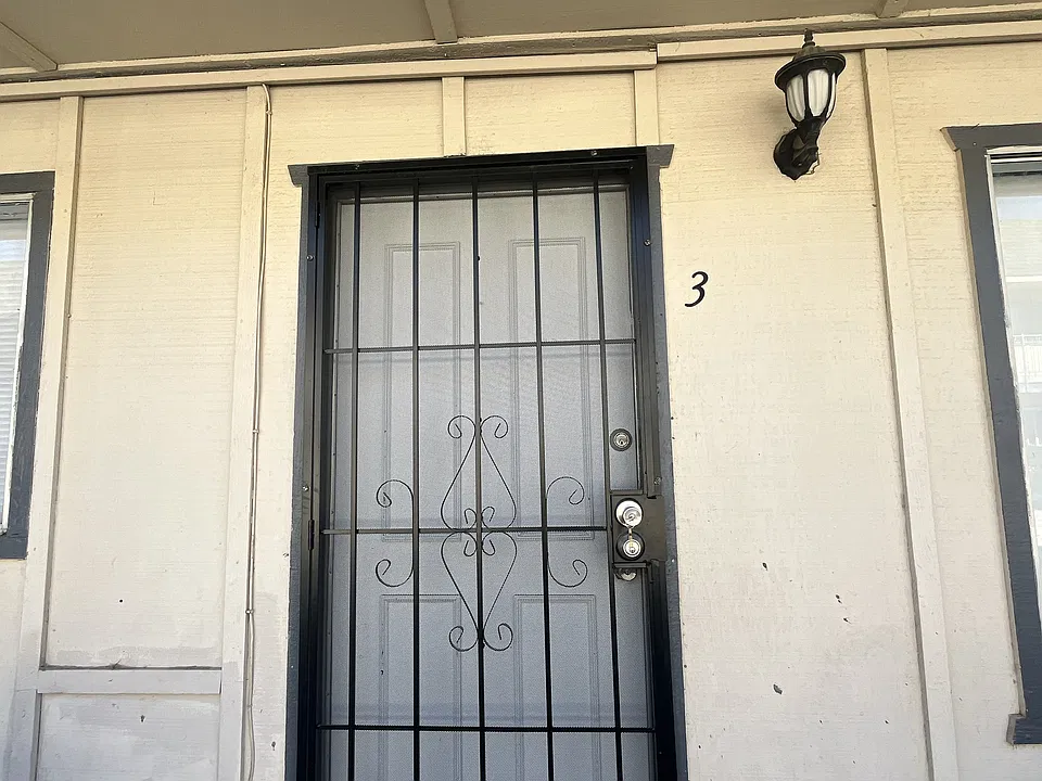 157 N Columbia St #18