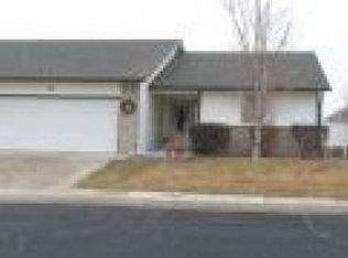 1800 Kingsroyal Ct APT B, Pueblo, CO 81005