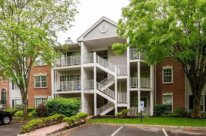 82 Chambord Ct — Photo 7