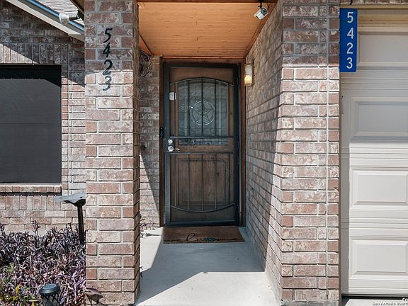 2nd image of 5423 CHAMPIONS HILL DR