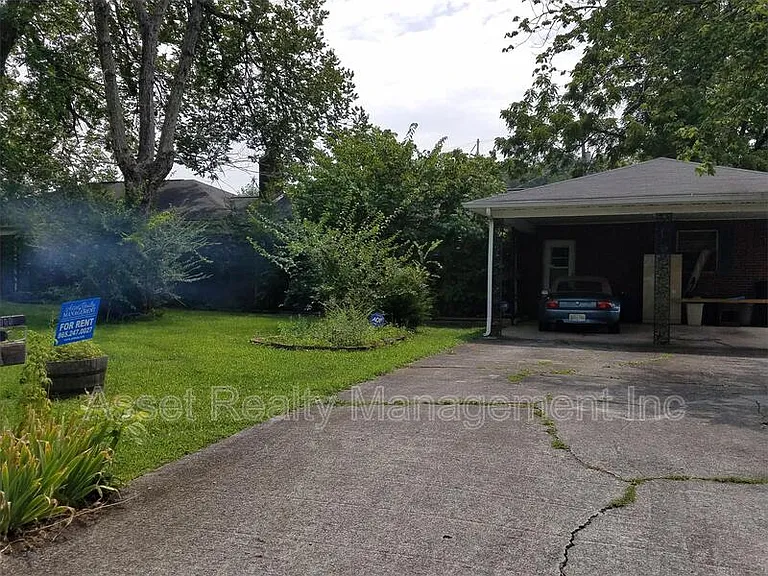 102 Eastwood Dr #1 — Photo 3