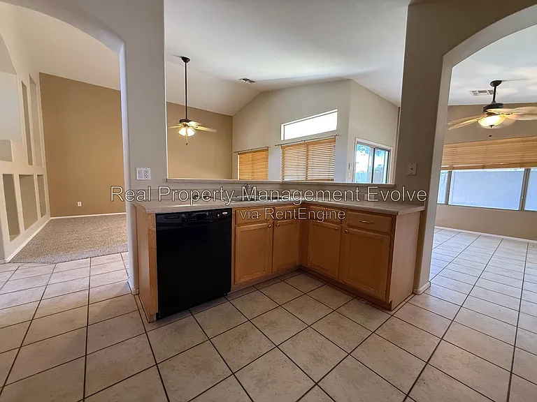 1021 W Park Ave — Photo 8