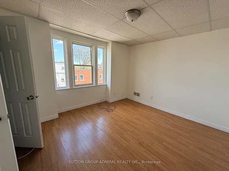 102 39th St W #2 — Photo 3