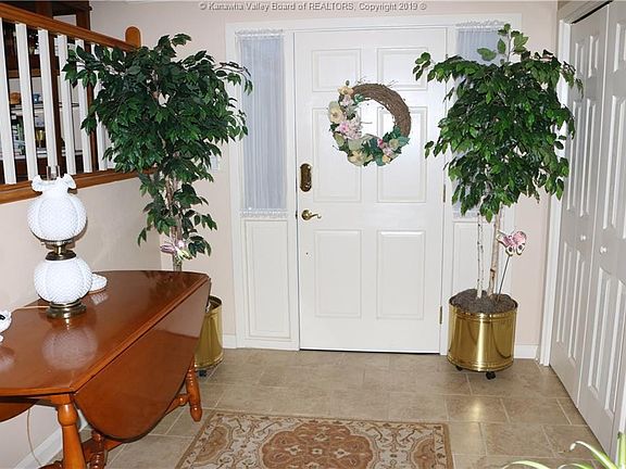 4th image of 415 Sheridan Cir