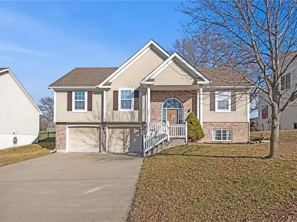 515 Fountain Hills Dr, Warrensburg, MO 64093