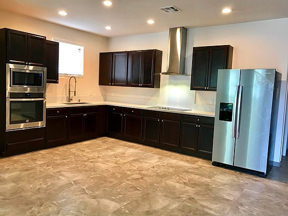 36 in. Cabinets w/ door handles in