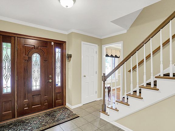 2nd image of 6831 Kingswood Dr