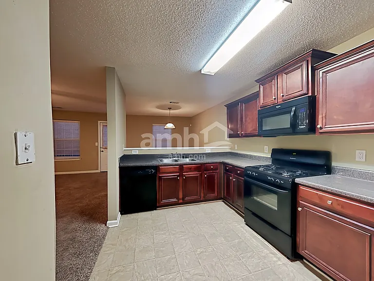 369 Hidden Creek Ln — Photo 3