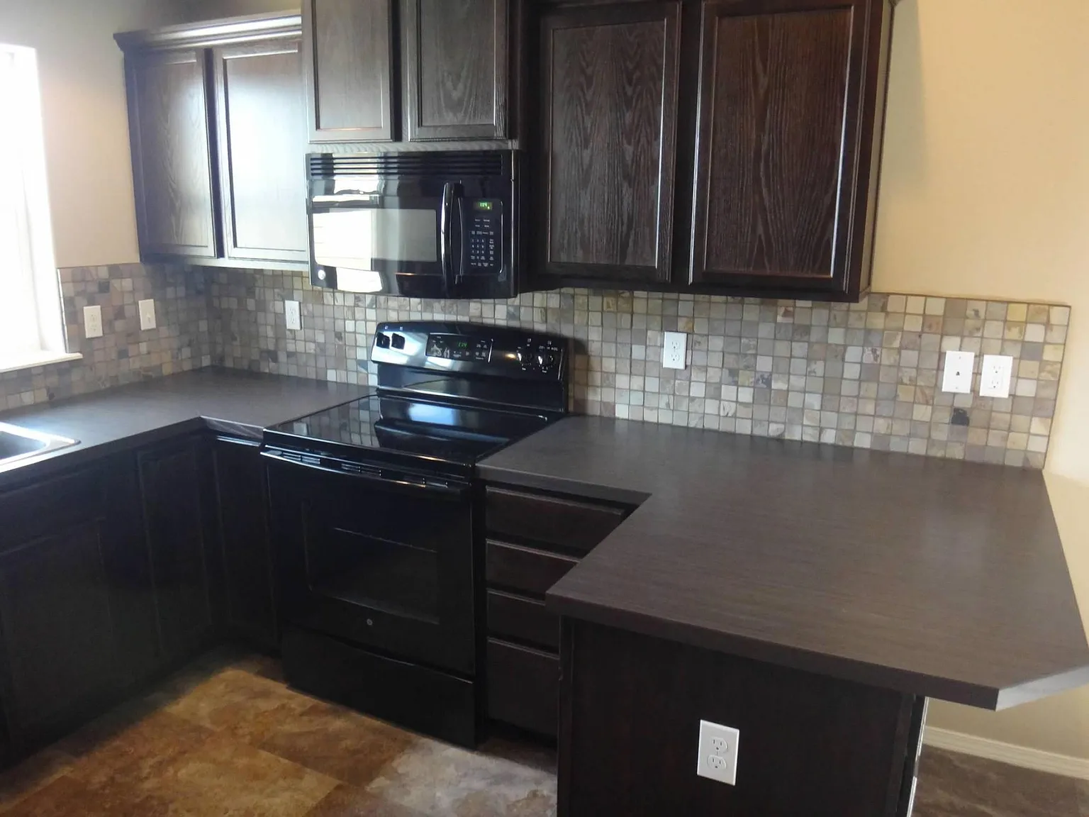 3 bed, 1244 sqft, $2,075 — Photo 3
