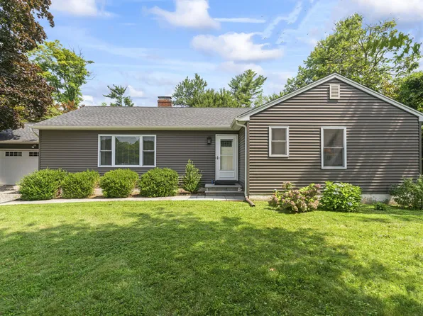 10 Knollwood Drive, Newtown, CT 06470