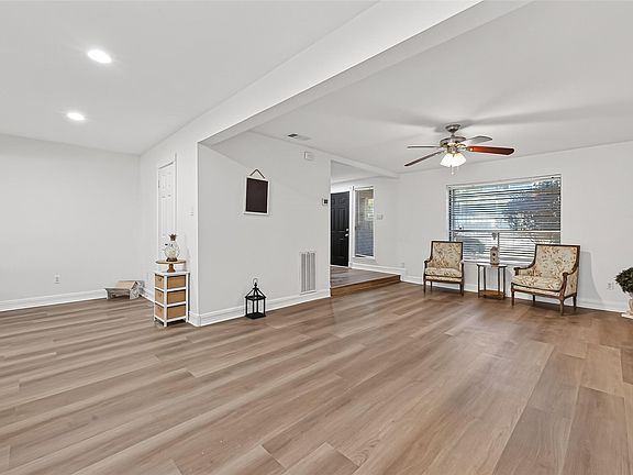 3rd image of 724 Country Place Dr APT E