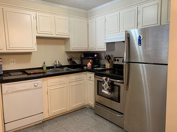 2nd image of 6 Williamsburg Ct Unit 23