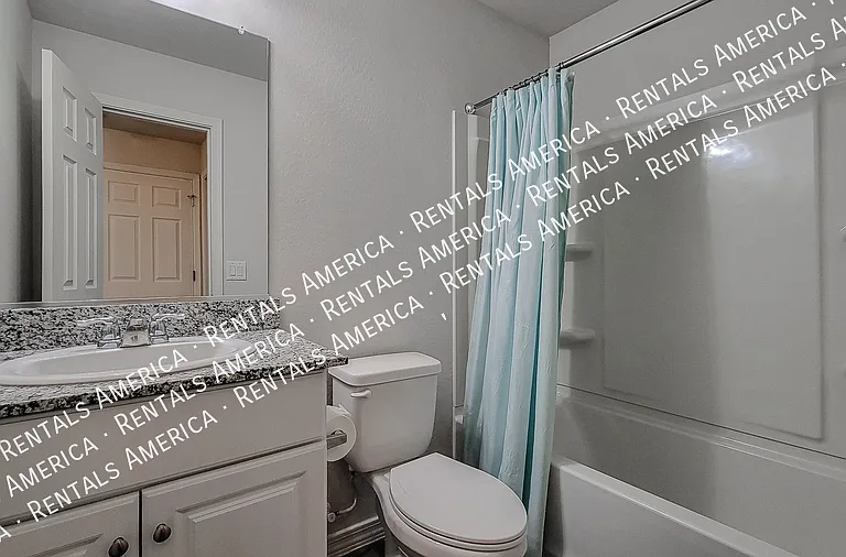 229 E Watson Pl — Photo 15