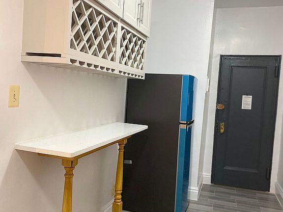 5th image of 401 Washington Ave APT 2A