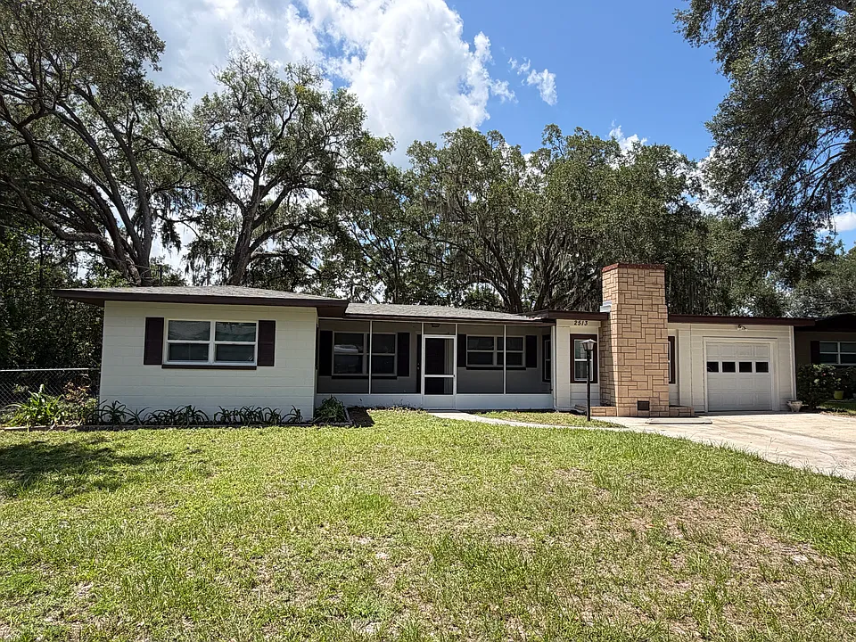 2513 Winona Ave