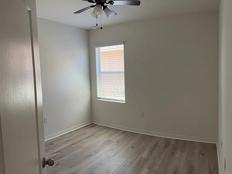 327 Lazio Cir — Photo 17