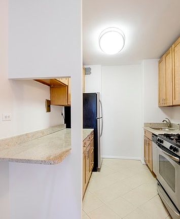 2nd image of 300 E 40th St APT 29D