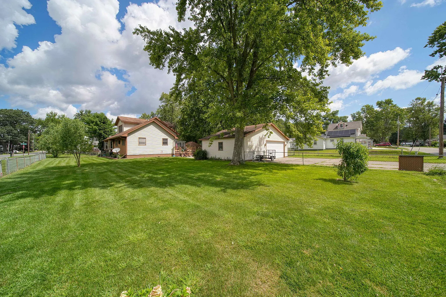 407 Hague Ave photo 1