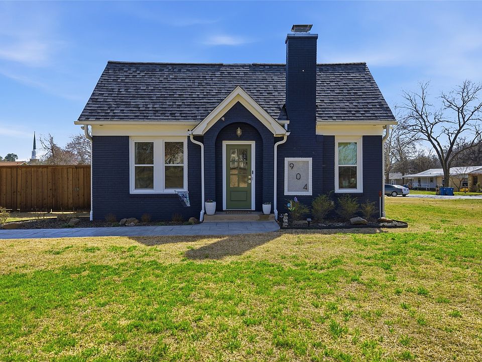 1st image of 904 E College St