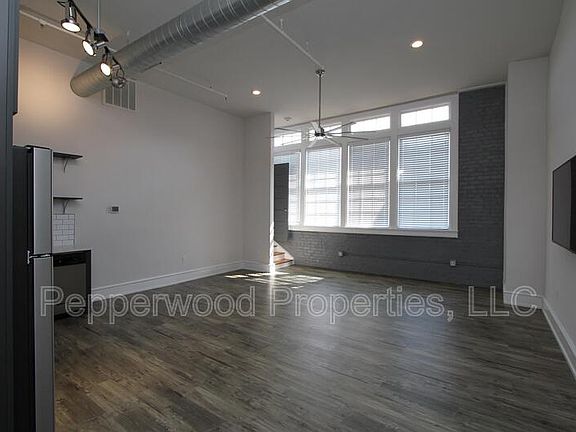 2nd image of 600 Magnolia St APT 213