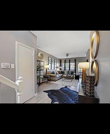 2nd image of 2307 Southlake Ct