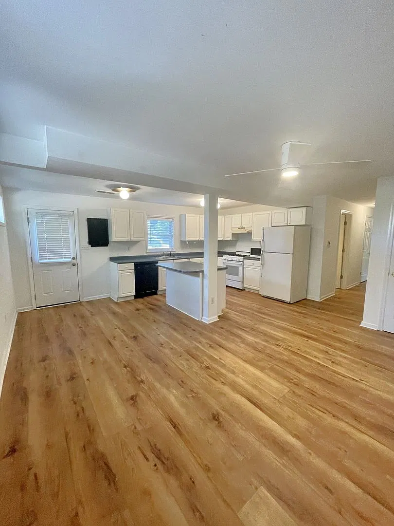 2408 Atlantic Ave — Photo 3